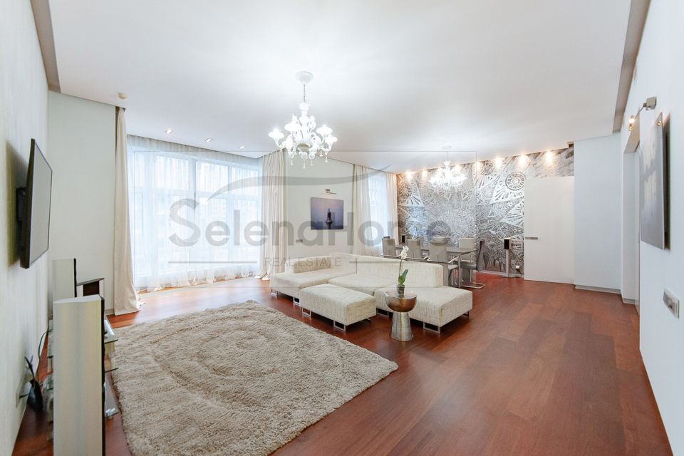 Сдаётся 4-комнатная квартира, 180 м²
