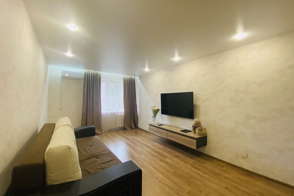 Продаётся 2-комнатная квартира, 56.8 м²