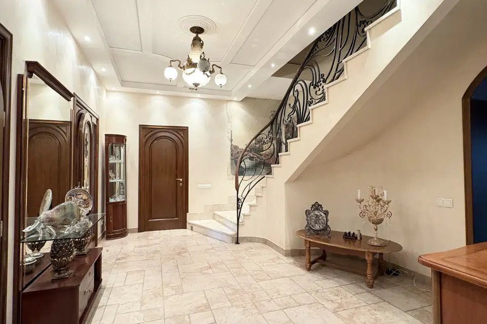 Продаётся 5-комнатная квартира, 227.8 м²