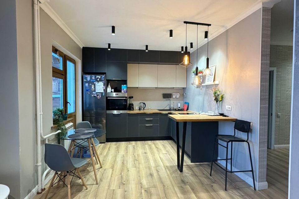 Продаётся 2-комнатная квартира, 65 м²