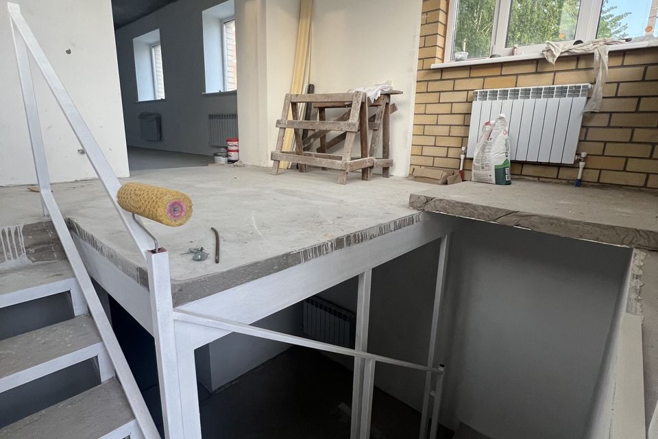 Продаётся 4-комнатная квартира, 238 м²