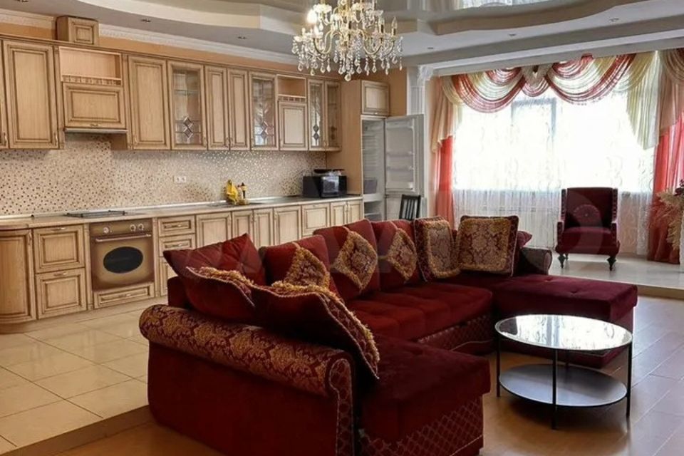 Продаётся 4-комнатная квартира, 148 м²