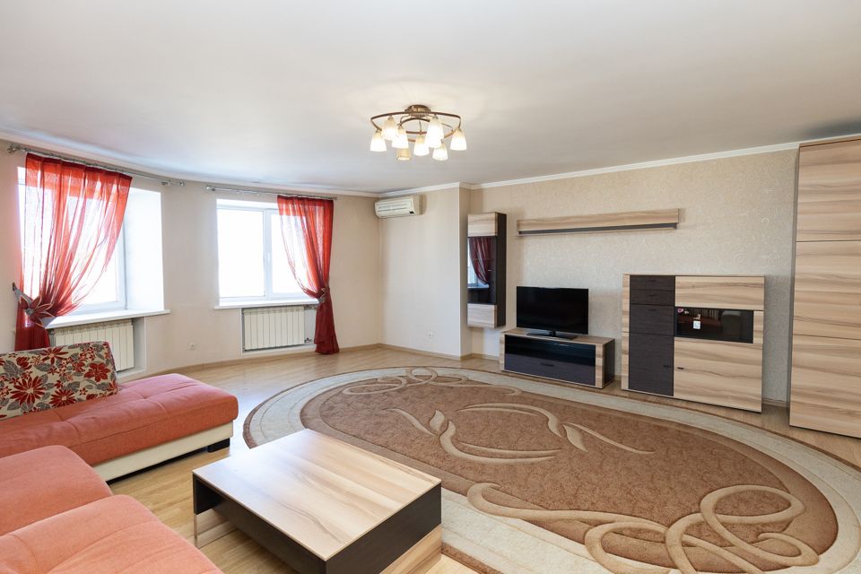 Продаётся 4-комнатная квартира, 156.4 м²