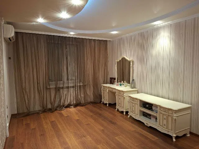 Продаётся 5-комнатная квартира, 197 м²