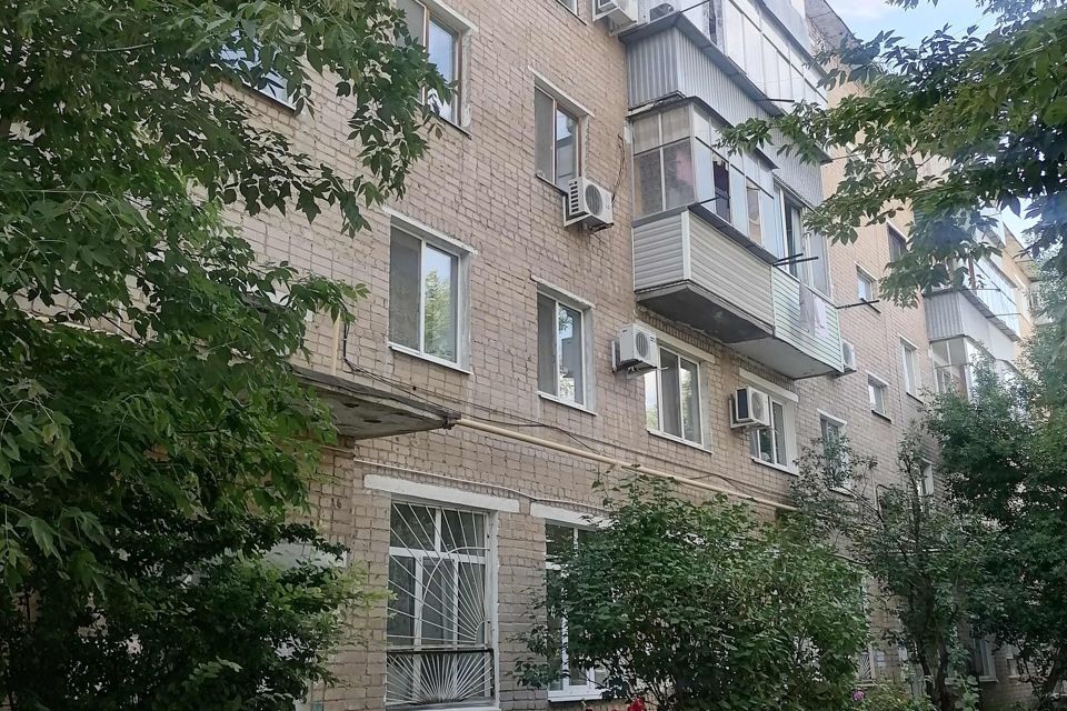 Продаётся 4-комнатная квартира, 60 м²