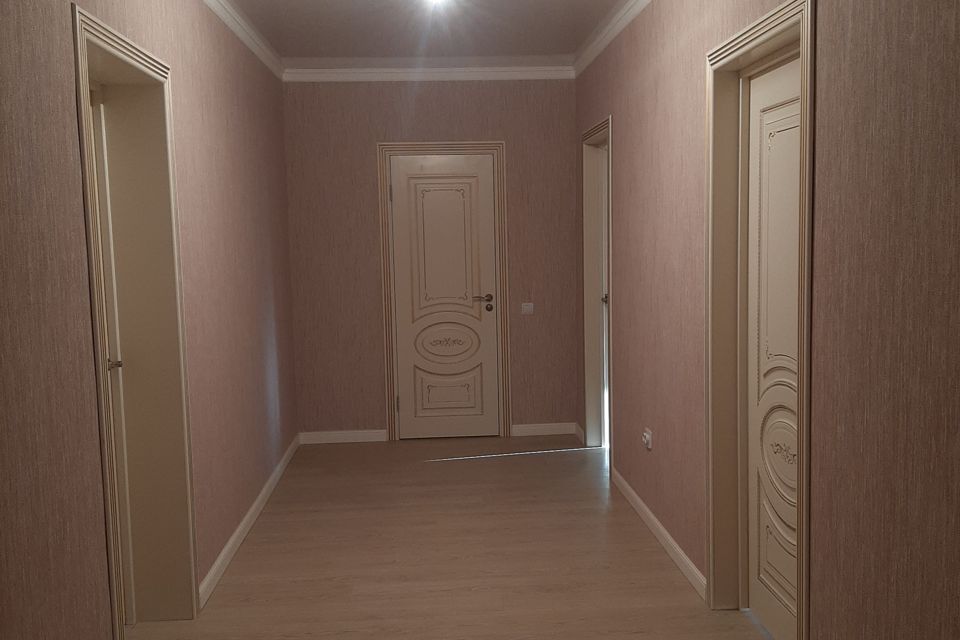 Продаётся 4-комнатная квартира, 182 м²