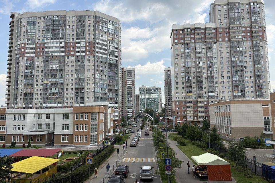Продаётся 4-комнатная квартира, 98 м²