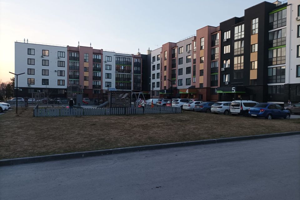 Продаётся 1-комнатная квартира, 42 м²