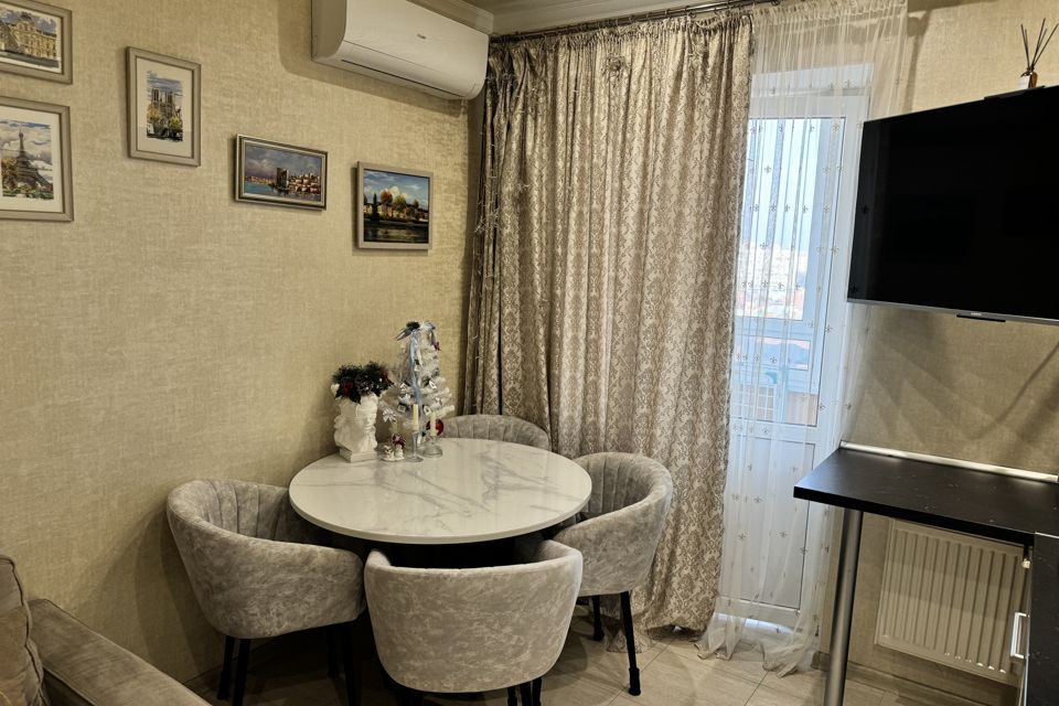 Продаётся 1-комнатная квартира, 57 м²