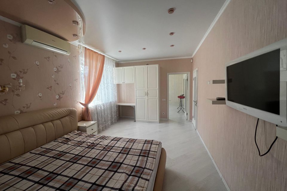 Продаётся 3-комнатная квартира, 140 м²