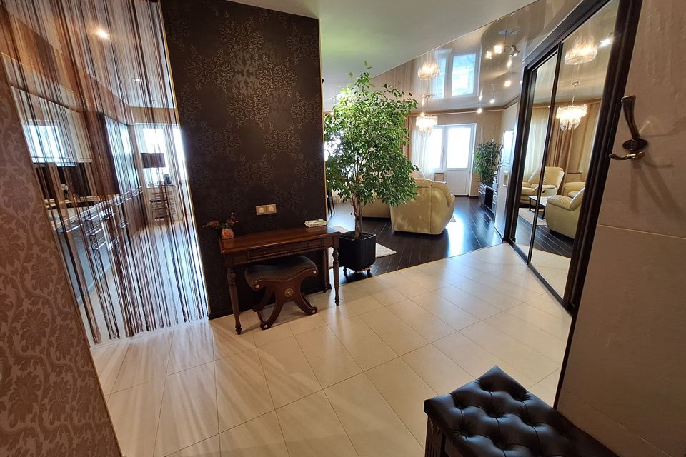 Продаётся 3-комнатная квартира, 113.6 м²