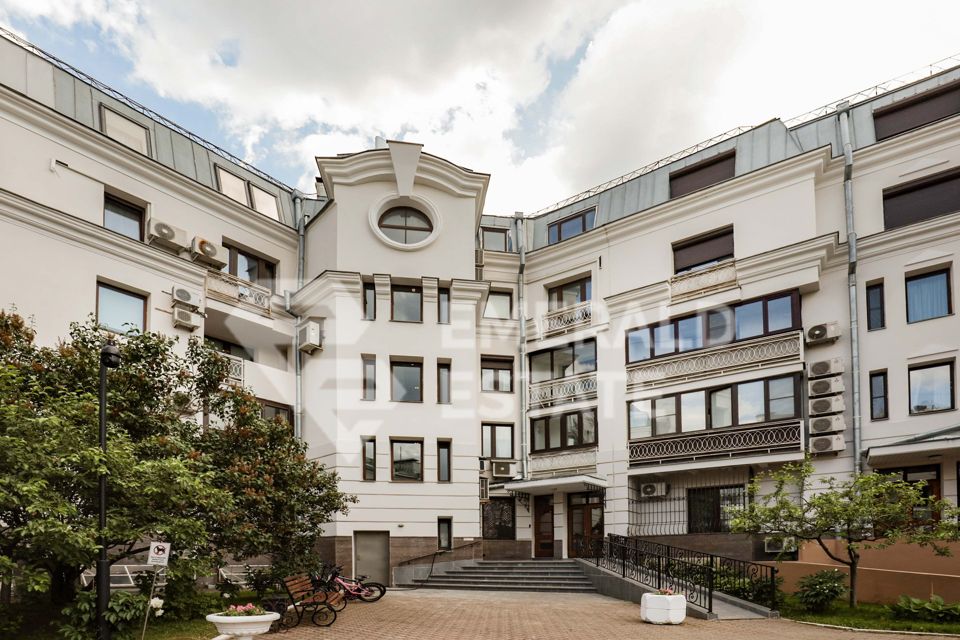 Продаётся 3-комнатная квартира, 107 м²