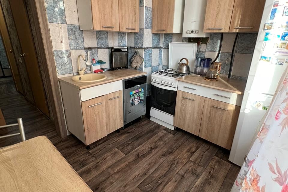 Продаётся 3-комнатная квартира, 51.6 м²