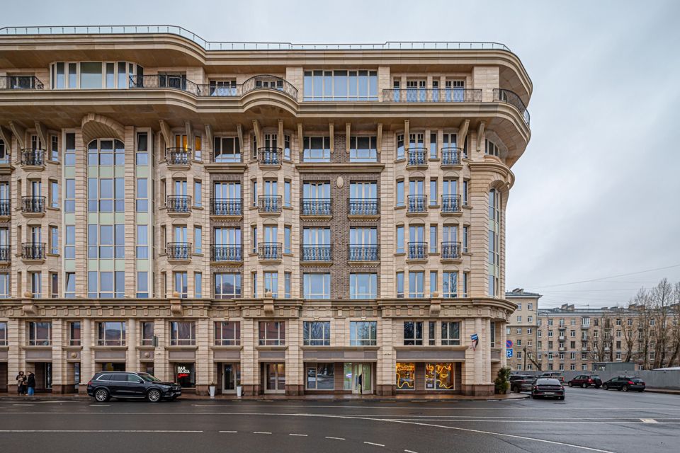 Продаётся 3-комнатная квартира, 131.5 м²