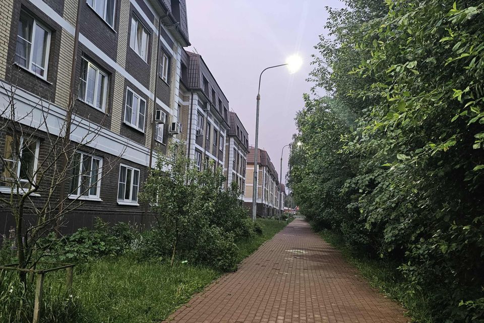 Продаётся 4-комнатная квартира, 100 м²