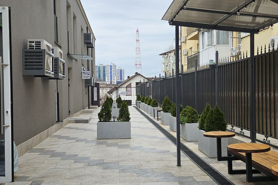 Продаётся 1-комнатная квартира, 41.8 м²