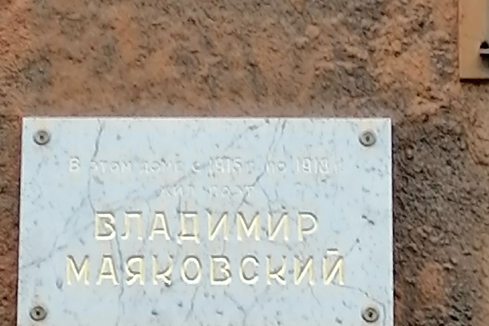Продаётся 4-комнатная квартира, 208.3 м²
