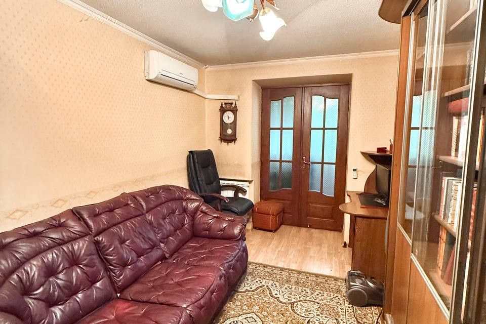 Продаётся 4-комнатная квартира, 107 м²