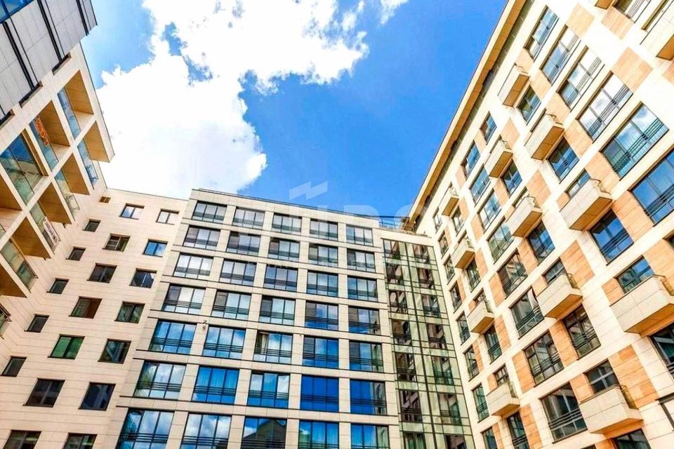 Продаётся 3-комнатная квартира, 142.6 м²