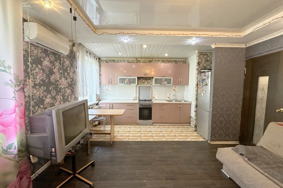 Продаётся 4-комнатная квартира, 57.3 м²