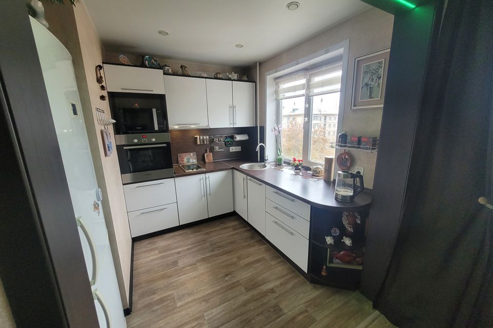 Продаётся 3-комнатная квартира, 61.6 м²