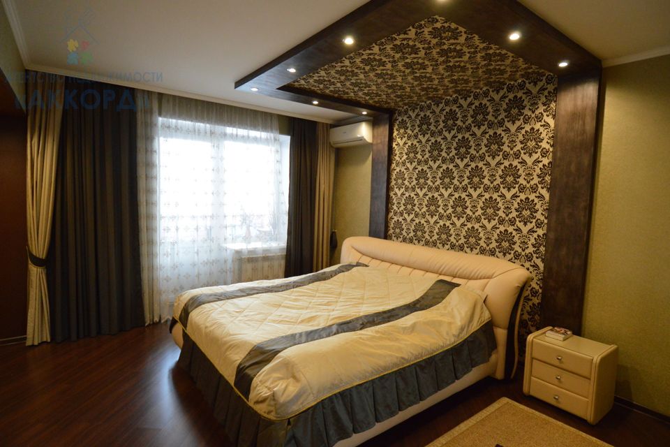 Продаётся 3-комнатная квартира, 140 м²