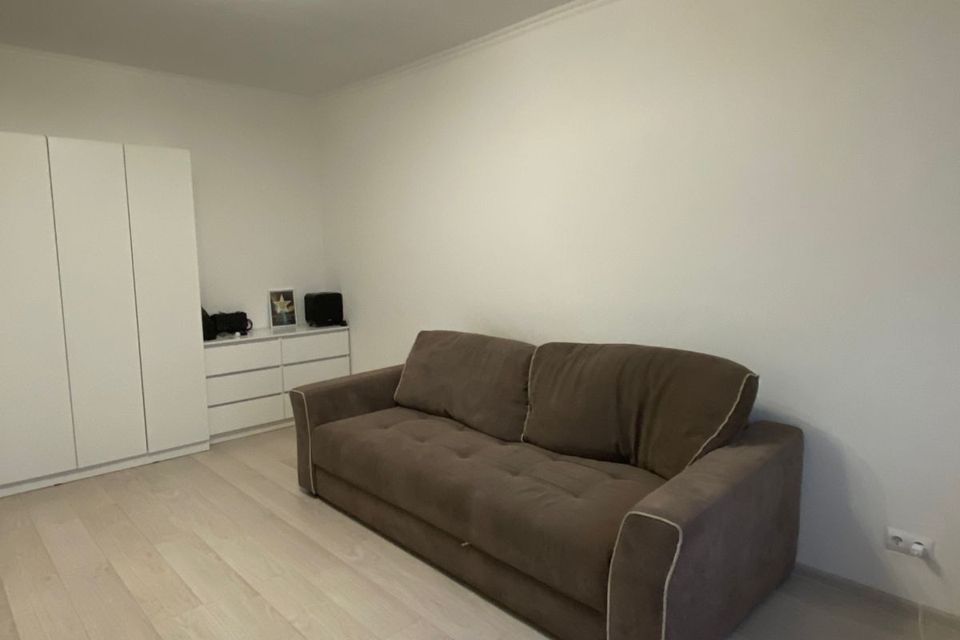 Продаётся 1-комнатная квартира, 42 м²