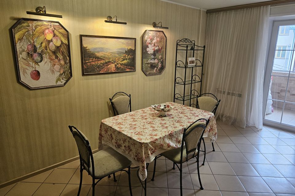 Продаётся 4-комнатная квартира, 127.1 м²
