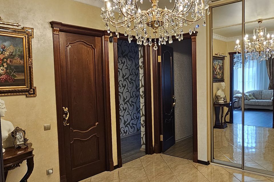 Продаётся 3-комнатная квартира, 120 м²