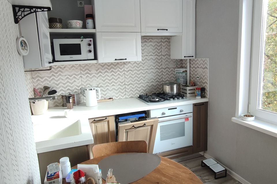 Продаётся 4-комнатная квартира, 64.2 м²
