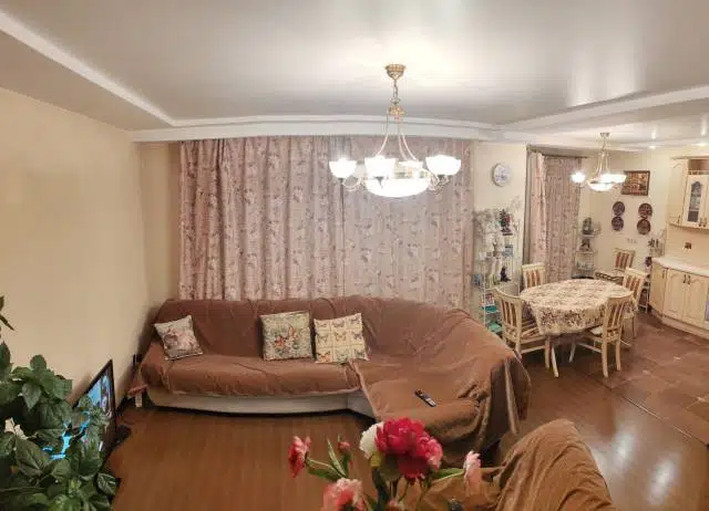 Продаётся 4-комнатная квартира, 139.5 м²