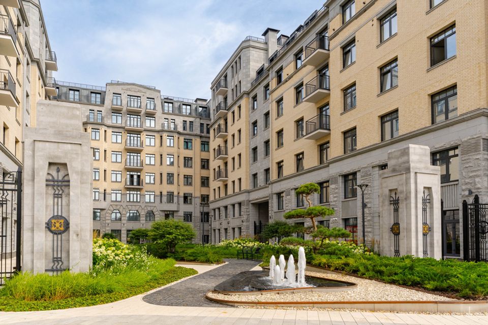 Продаётся 4-комнатная квартира, 162.4 м²
