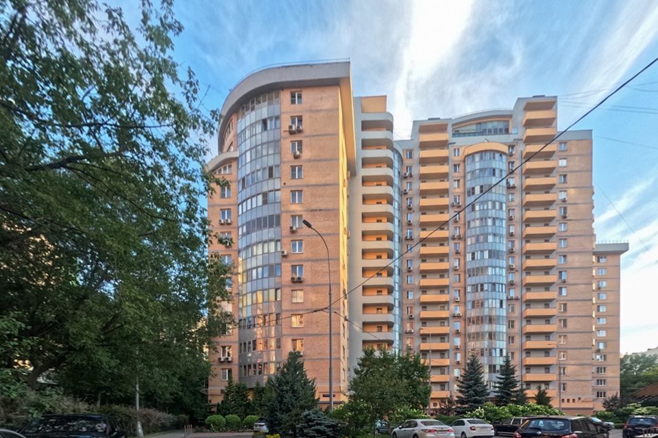 Продаётся 3-комнатная квартира, 157.2 м²