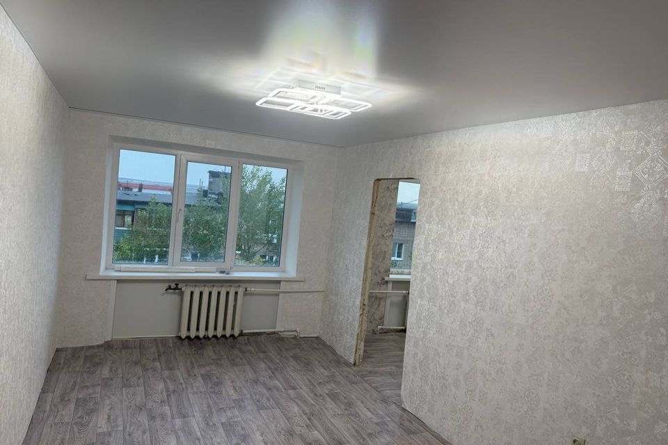 Продаётся 4-комнатная квартира, 60.5 м²