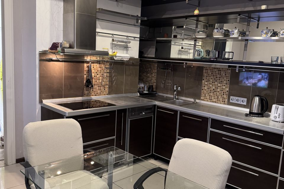 Продаётся 4-комнатная квартира, 118.3 м²
