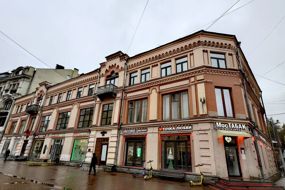 Продаётся 5-комнатная квартира, 196 м²