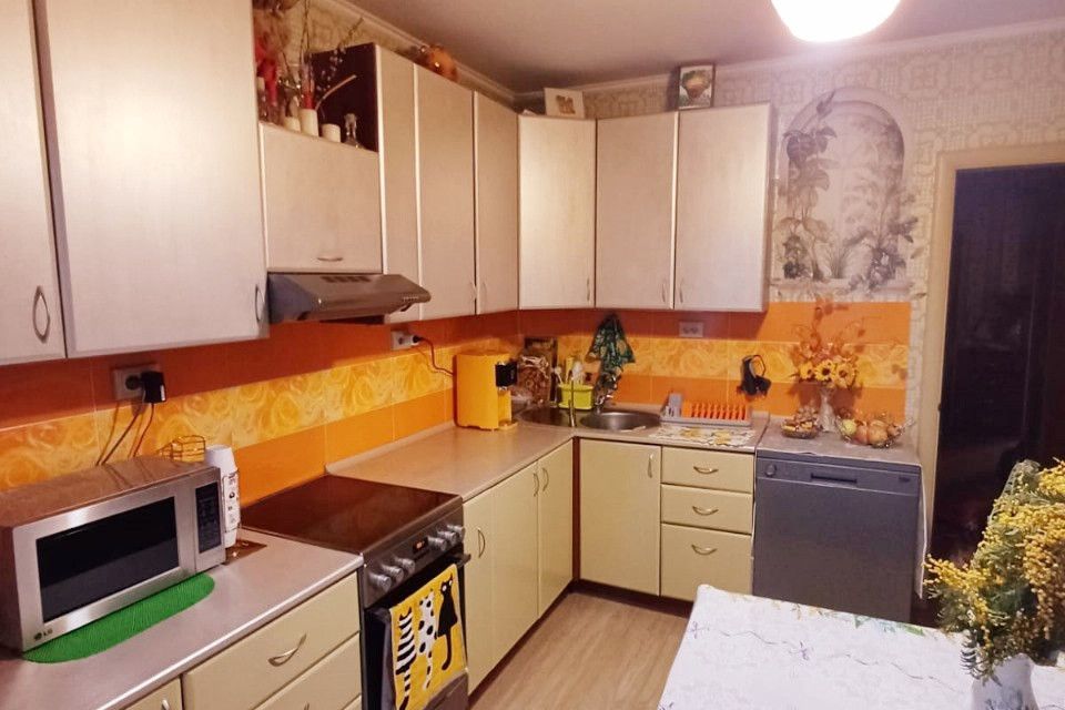 Продаётся 2-комнатная квартира, 60.8 м²