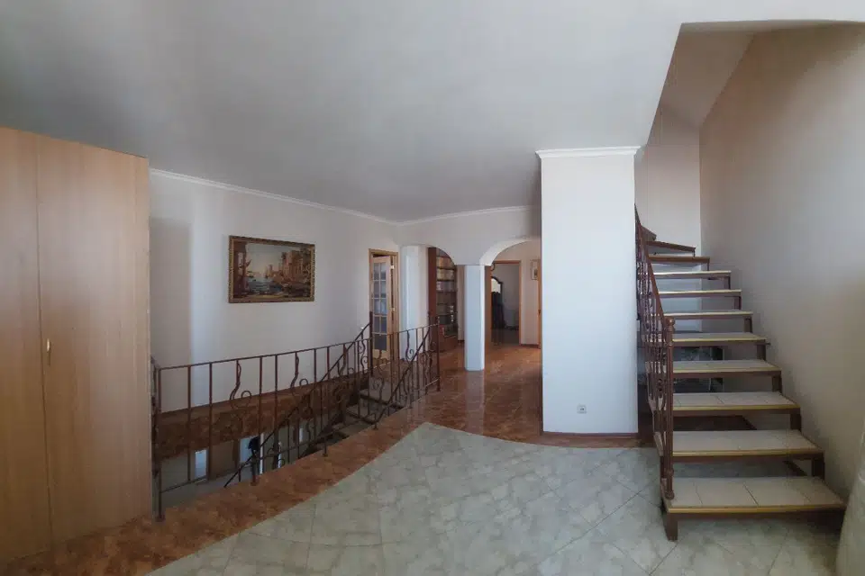 Продаётся 3-этажный дом, 212 м²