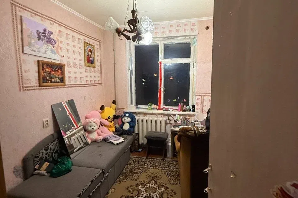 Продаётся 4-комнатная квартира, 64 м²