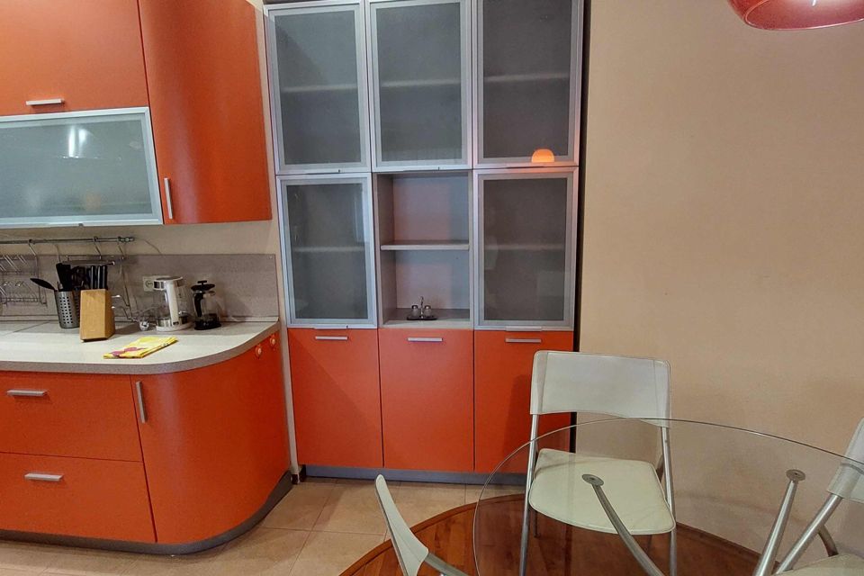 Сдаётся 2-комнатная квартира, 110 м²