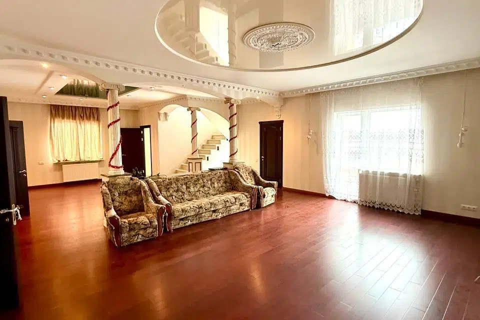 Продаётся 3-этажный дом, 567 м²