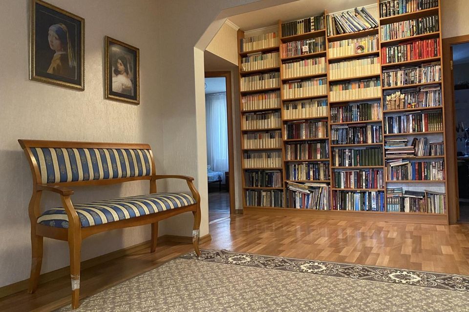 Продаётся 4-комнатная квартира, 135 м²