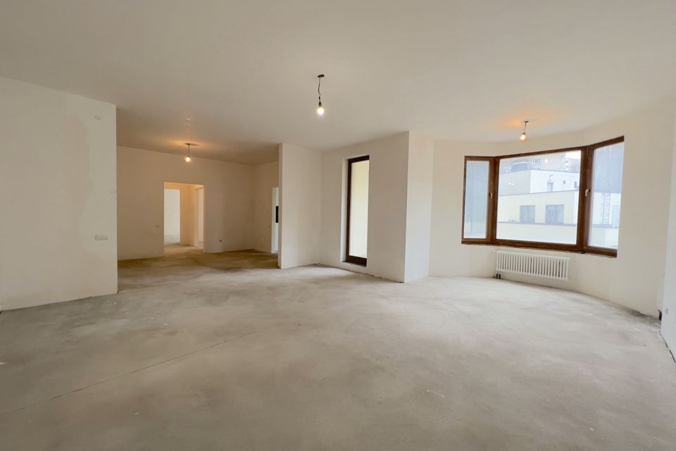 Продаётся 3-комнатная квартира, 161.3 м²