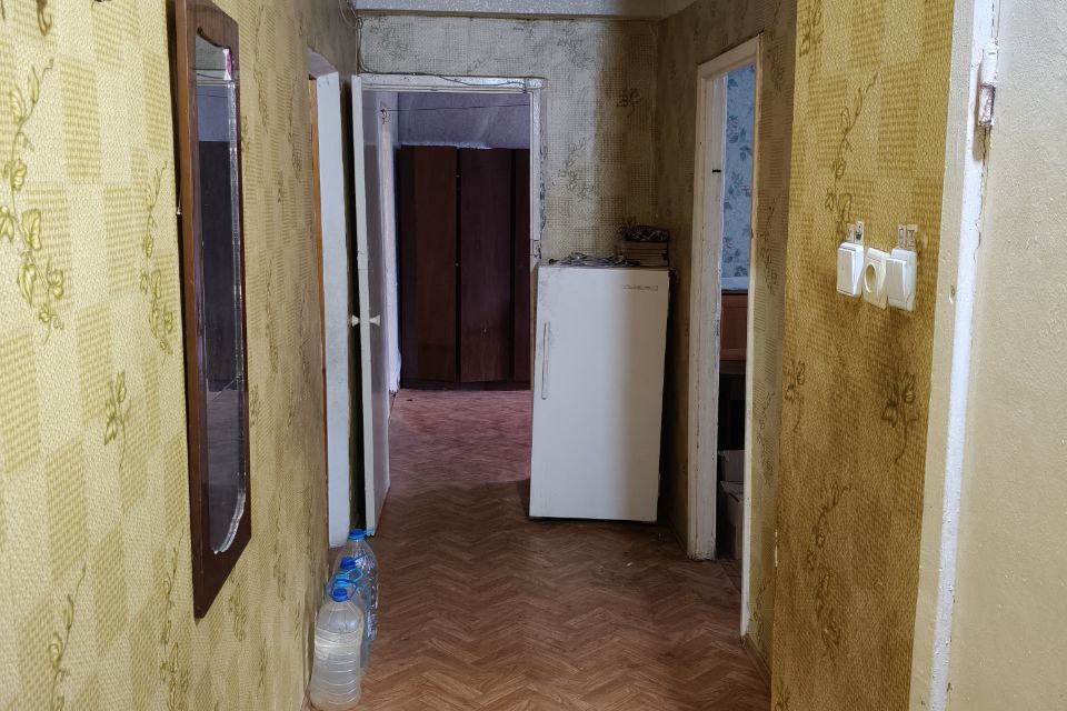 Продаётся 4-комнатная квартира, 66.4 м²