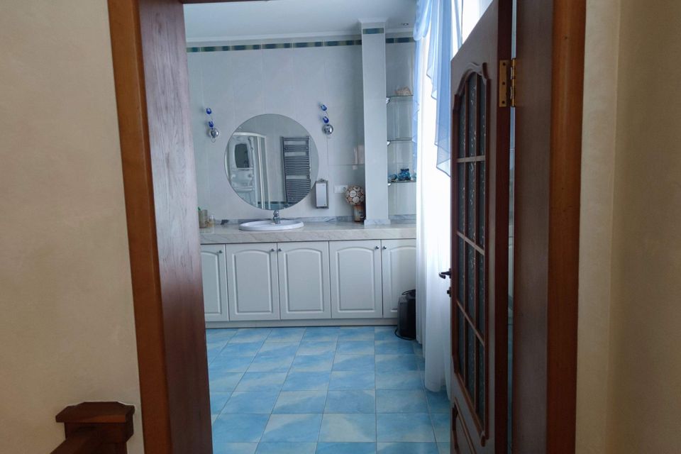 Продаётся 3-этажный дом, 577 м²