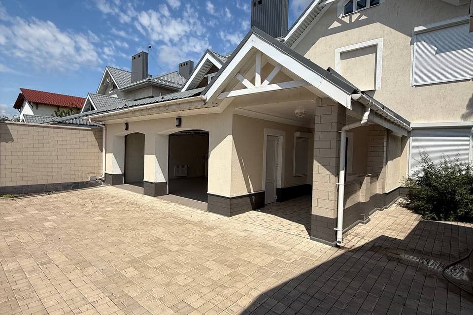 Продаётся 3-этажный дом, 850 м²