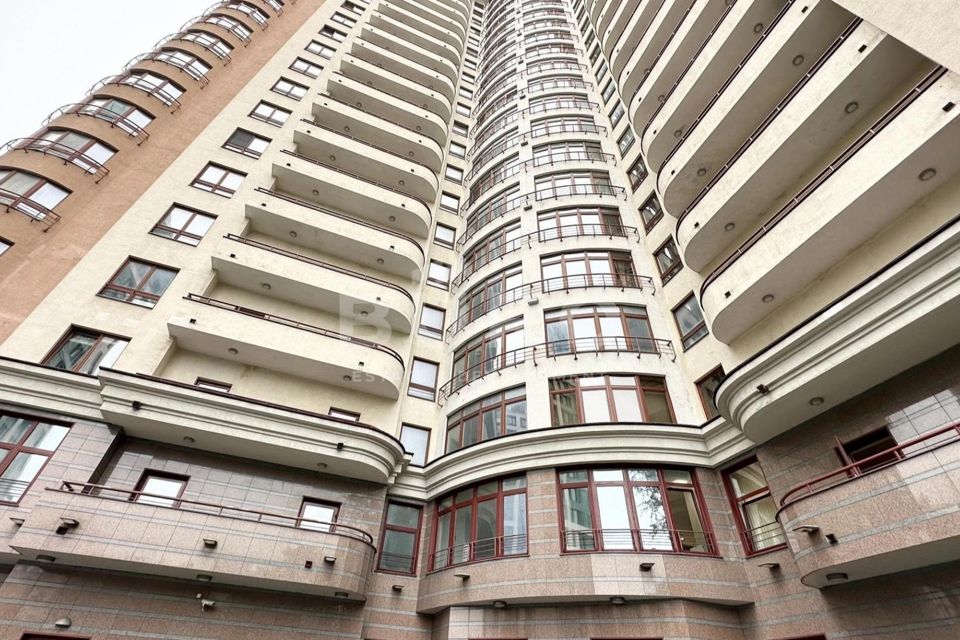 Продаётся 4-комнатная квартира, 226.3 м²