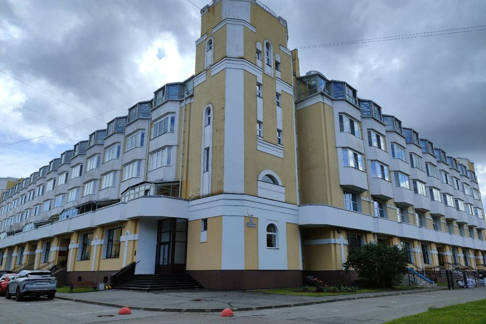 Продаётся 4-комнатная квартира, 315.6 м²