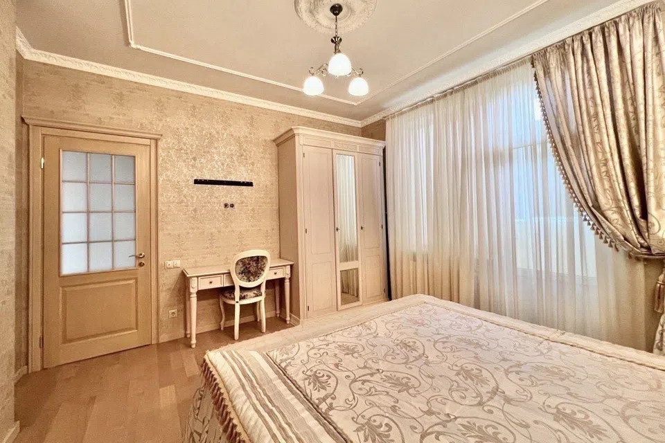 Продаётся 3-комнатная квартира, 107 м²
