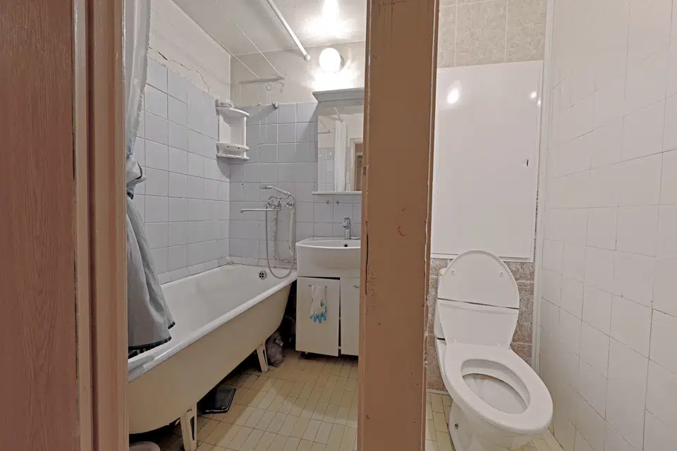 Продаётся 3-комнатная квартира, 48.8 м²